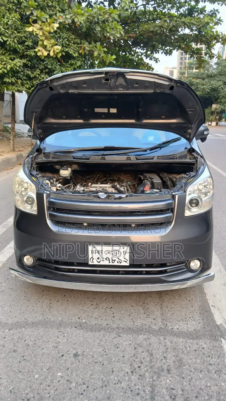 Toyota Noah 2008 Gray