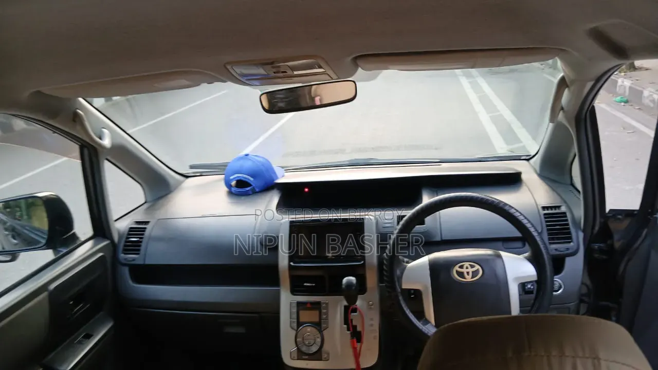 Toyota Noah 2008 Gray