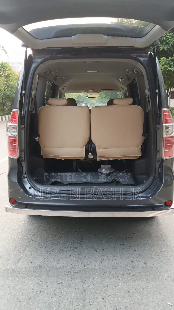 Toyota Noah 2008 Gray