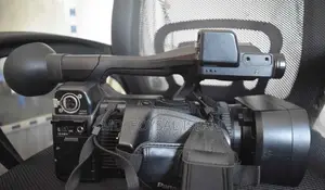 Panasonic HC-pv100 Professional Camcorder