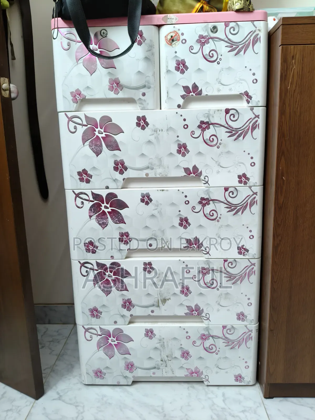 Wardrobe Regal & RFL
