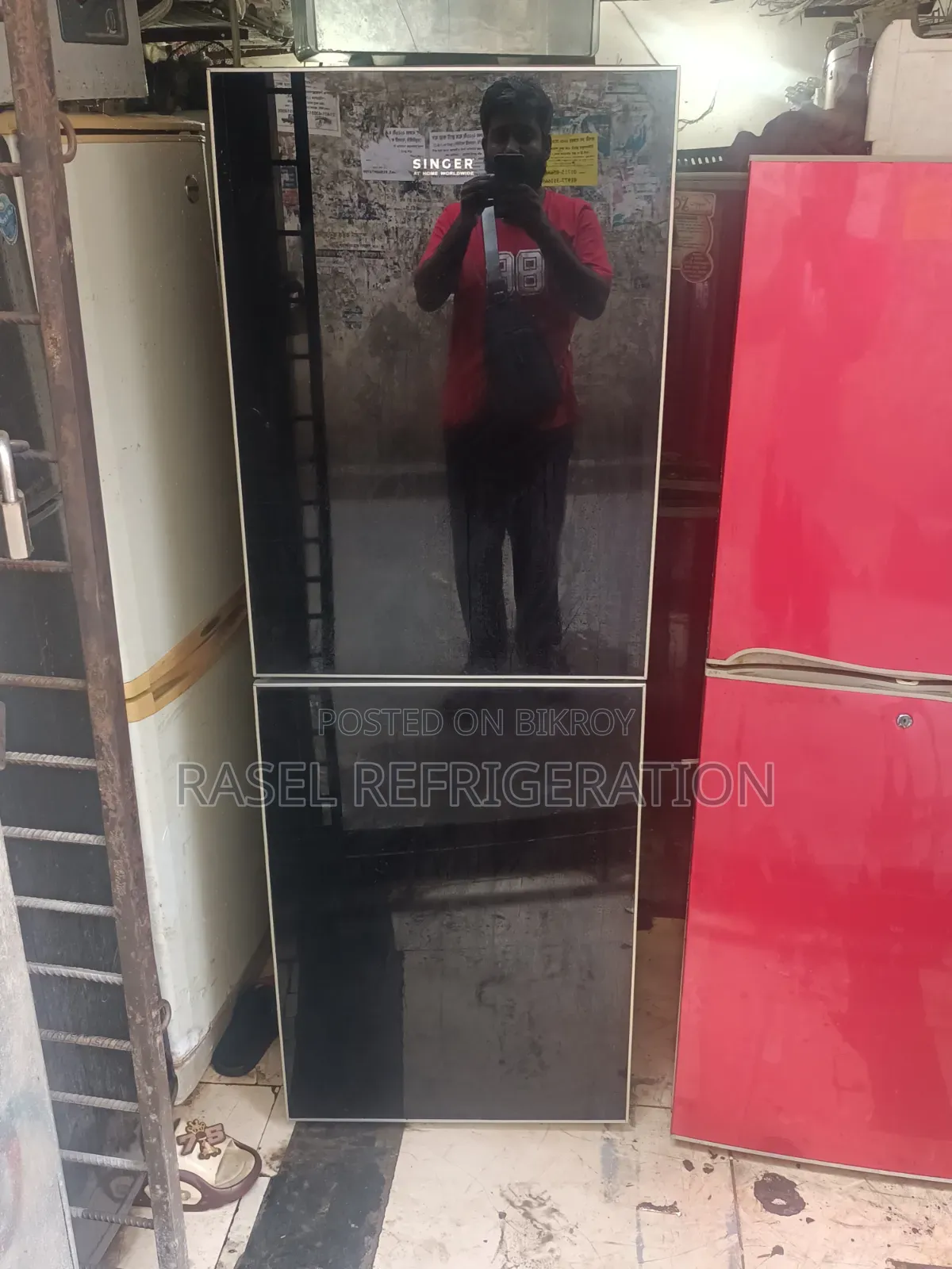 ১৬ রানিং সিঙ্গার কোম্পানির ফ্রিজ বিক্রি করা হবে।