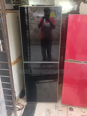 ১৬ রানিং সিঙ্গার কোম্পানির ফ্রিজ বিক্রি করা হবে।