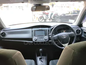 টয়োটা অ্যাক্সিও ২০২২ সিলভার
