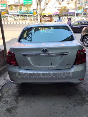 টয়োটা অ্যাক্সিও ২০২২ সিলভার