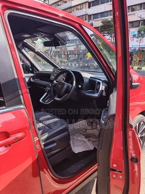 Toyota Noah 2022 Red