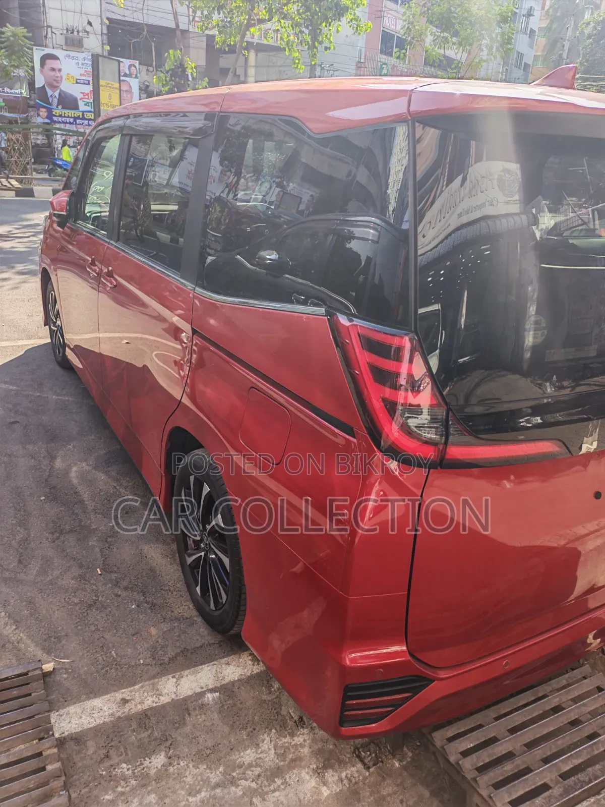 Toyota Noah 2022 Red