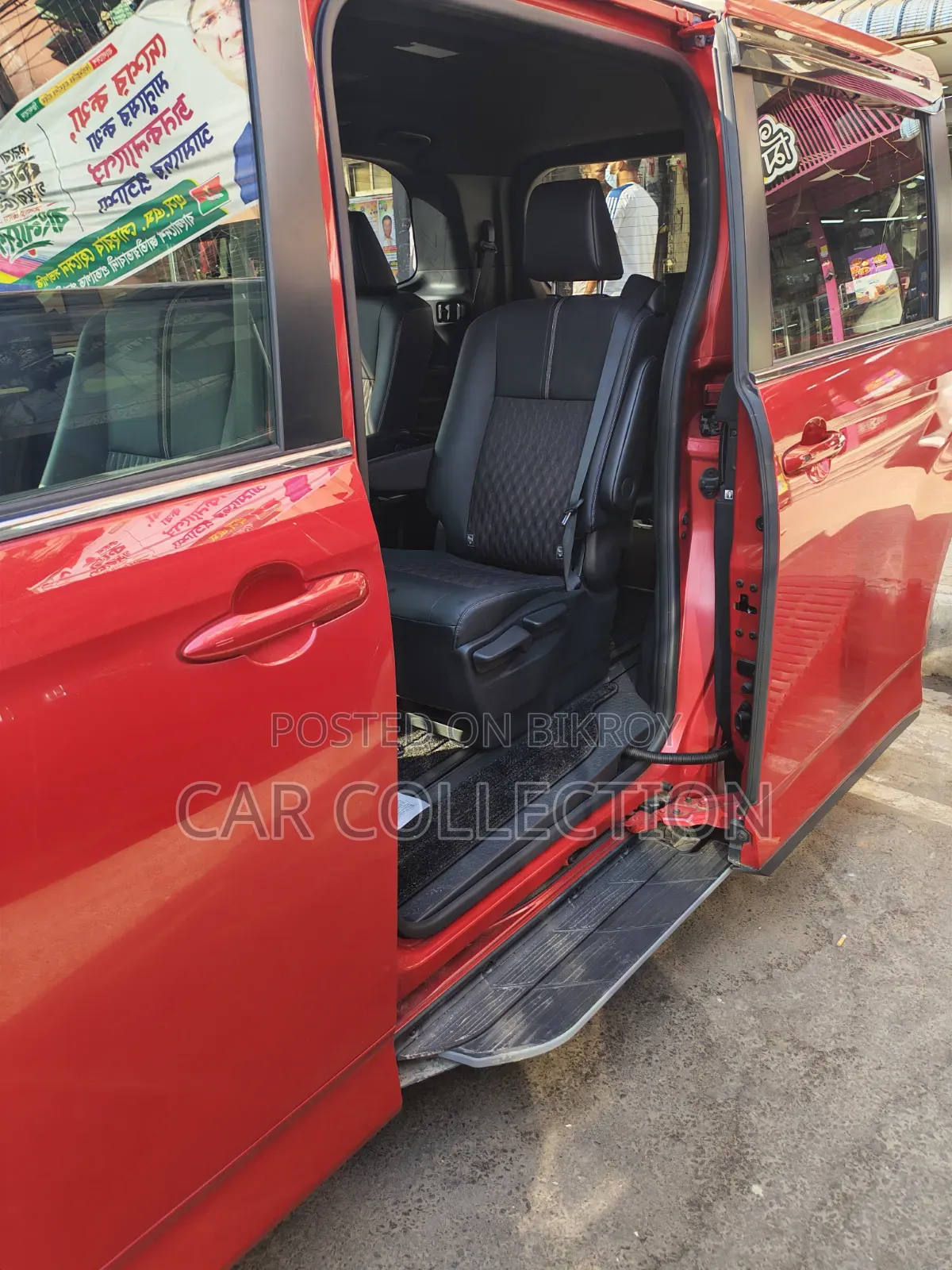 Toyota Noah 2022 Red