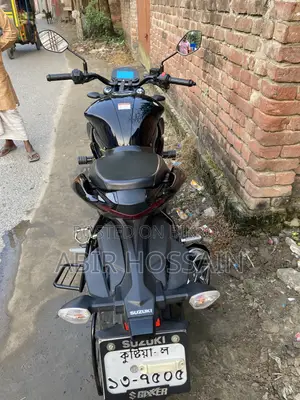সুজুকি জিক্সার ২০২৪ ব্ল্যাক