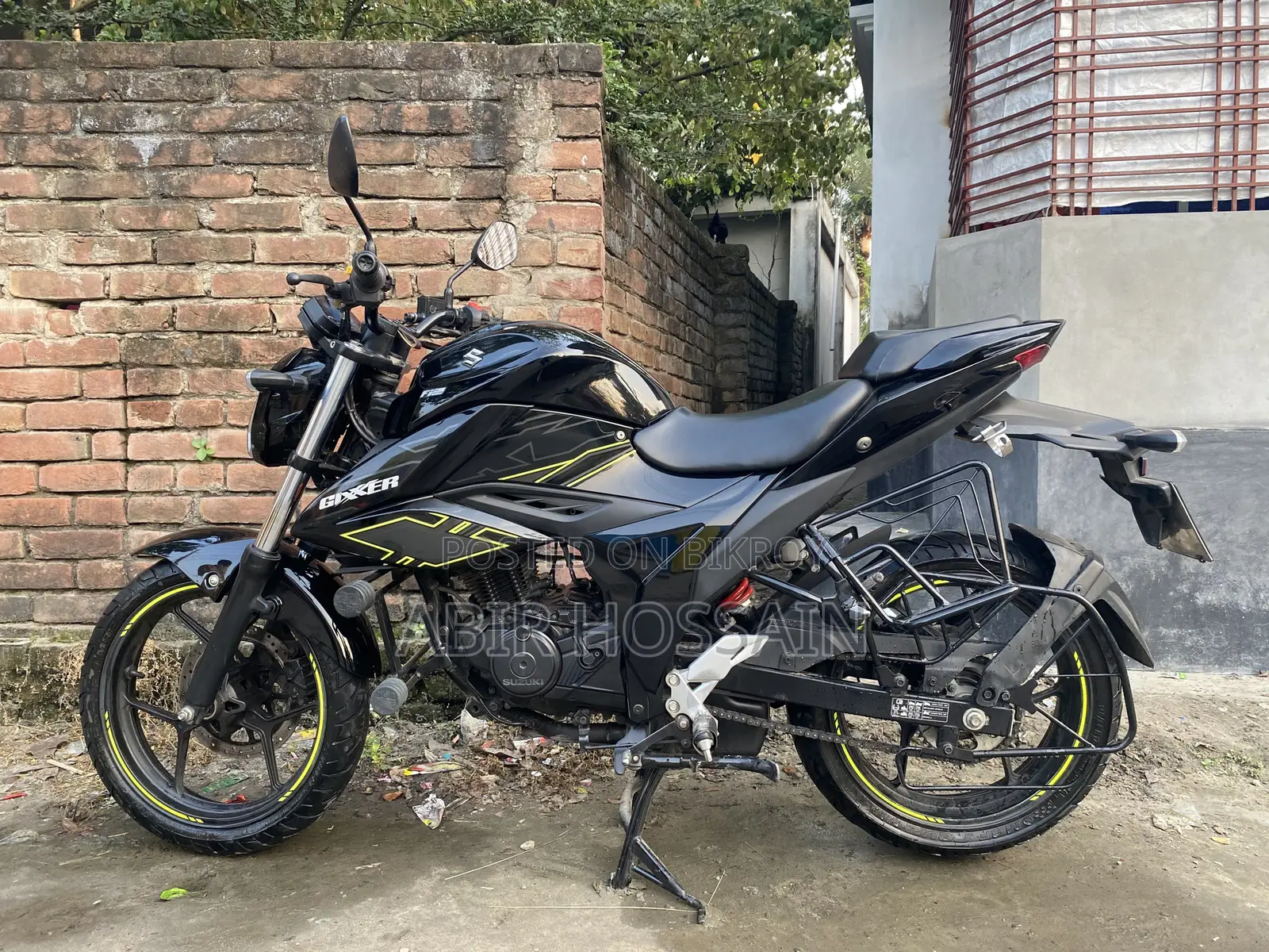 সুজুকি জিক্সার ২০২৪ ব্ল্যাক