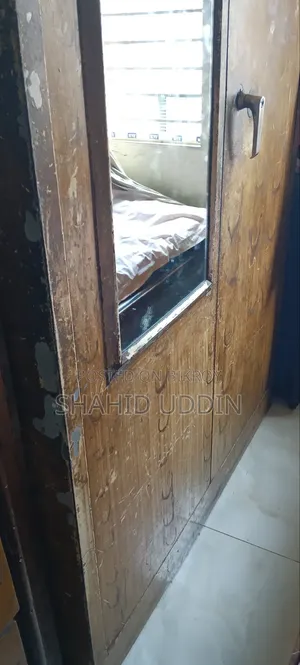 স্টিলের আলমারি