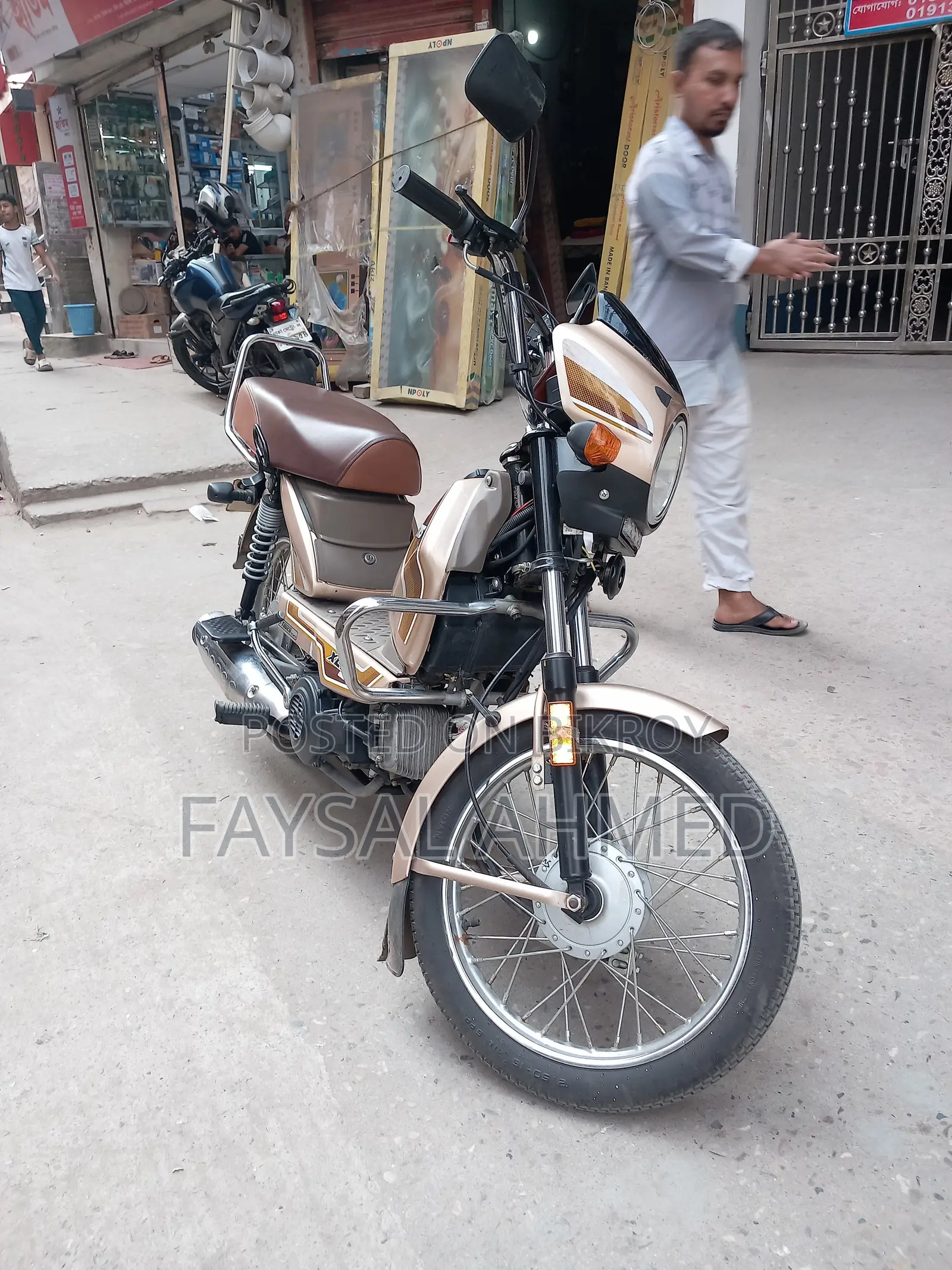 TVS XL 100 Comfort 2025 Beige