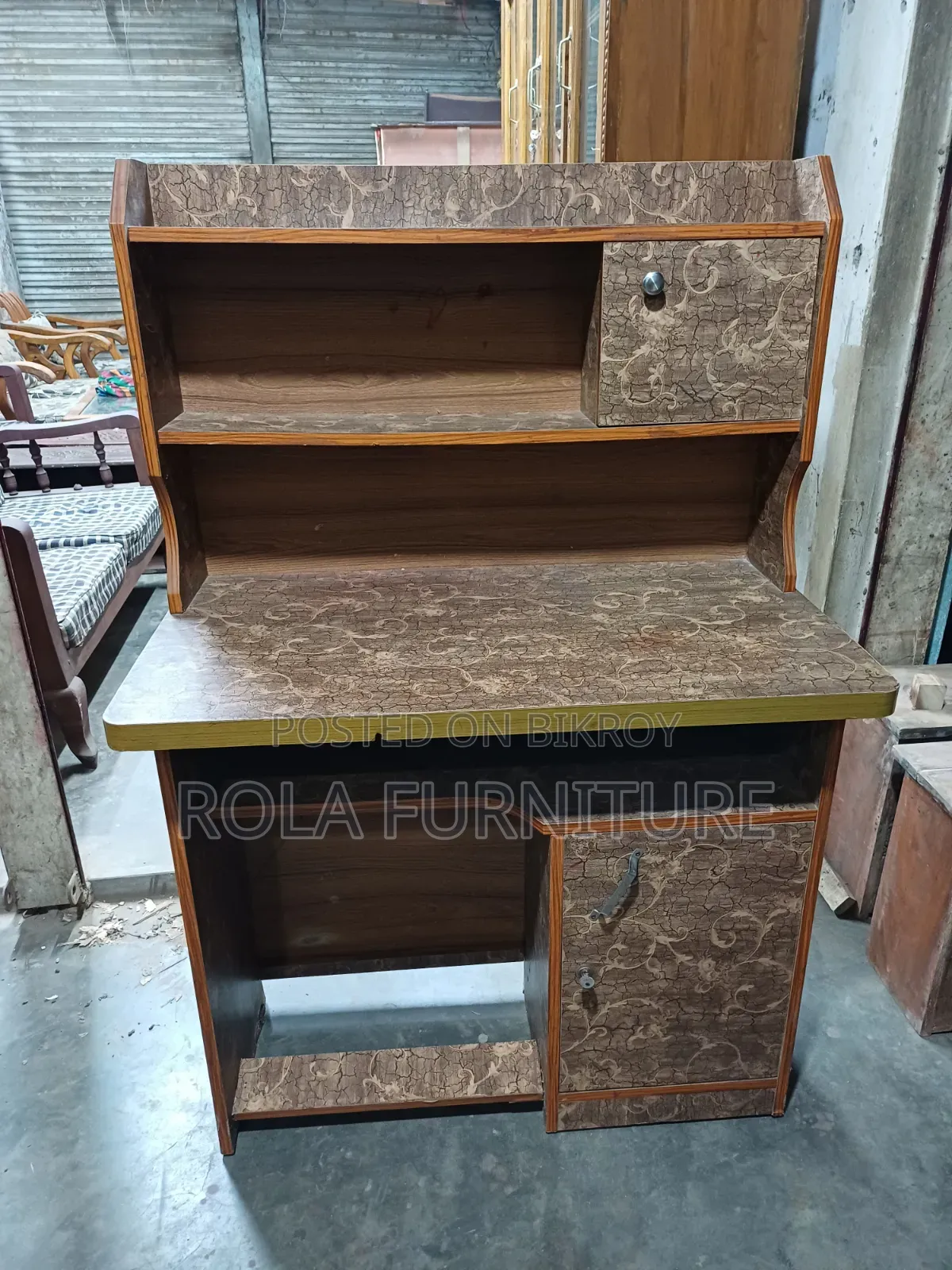 স্টাডি টেবিল ফ্রেশ কন্ডিশন
