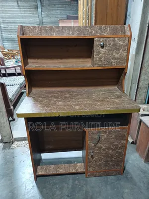 স্টাডি টেবিল ফ্রেশ কন্ডিশন