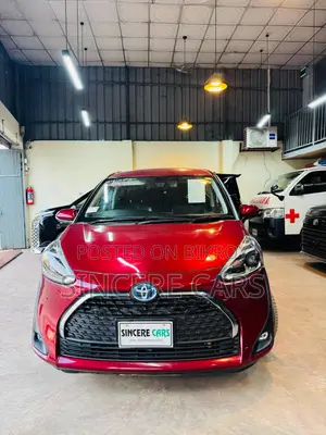 Toyota Sienta 2021 Red