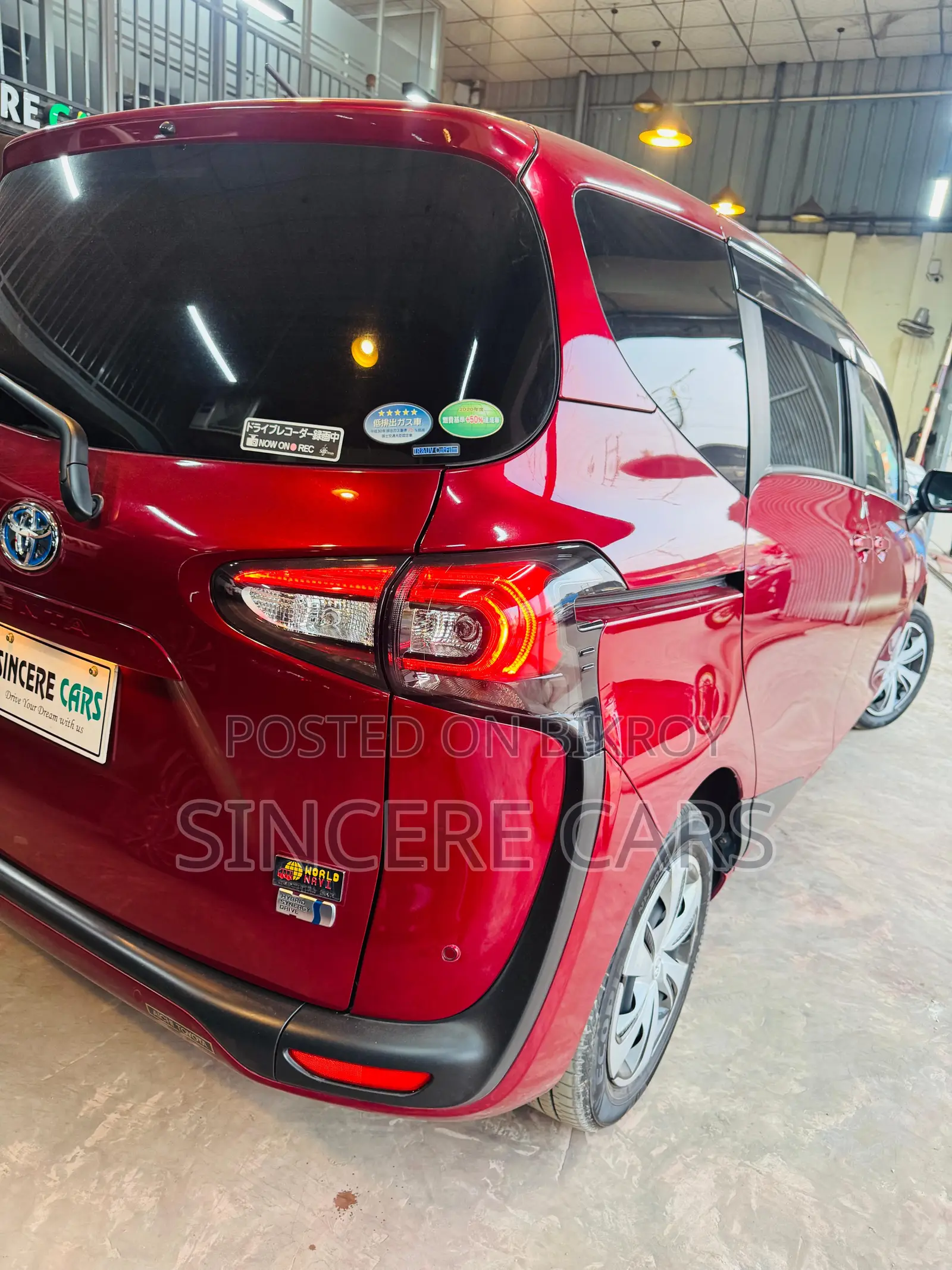 Toyota Sienta 2021 Red