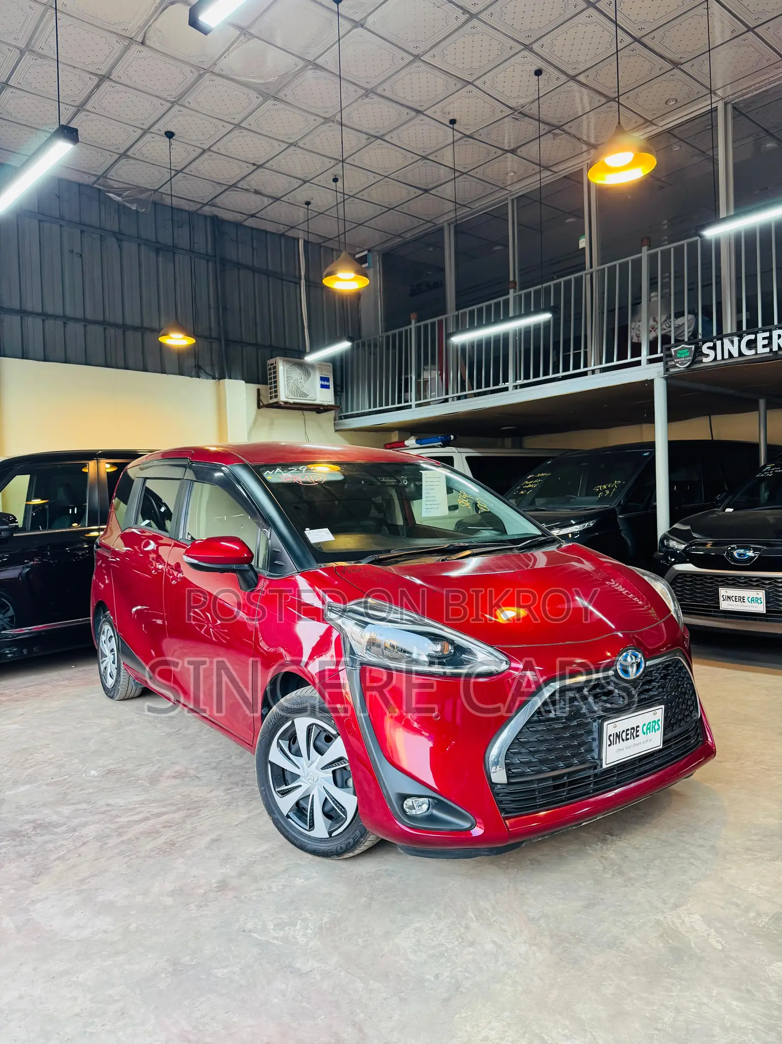 Toyota Sienta 2021 Red