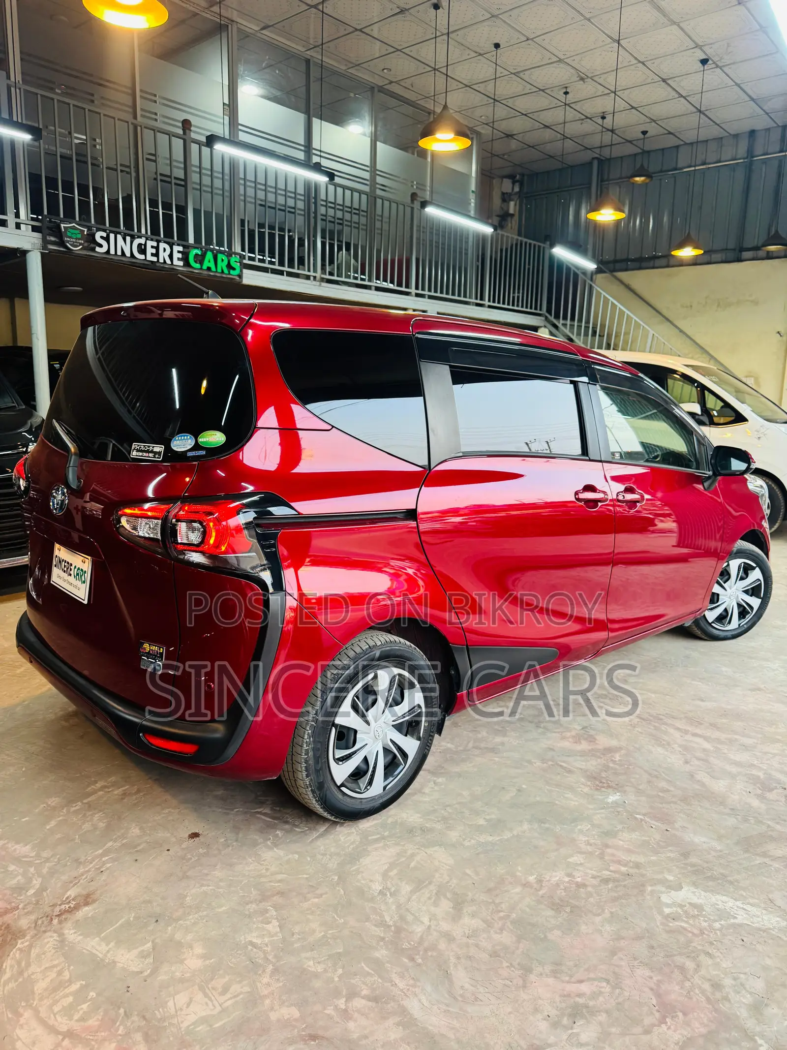 Toyota Sienta 2021 Red