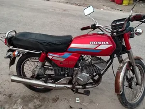 হোন্ডা ১৯৯০ লাল