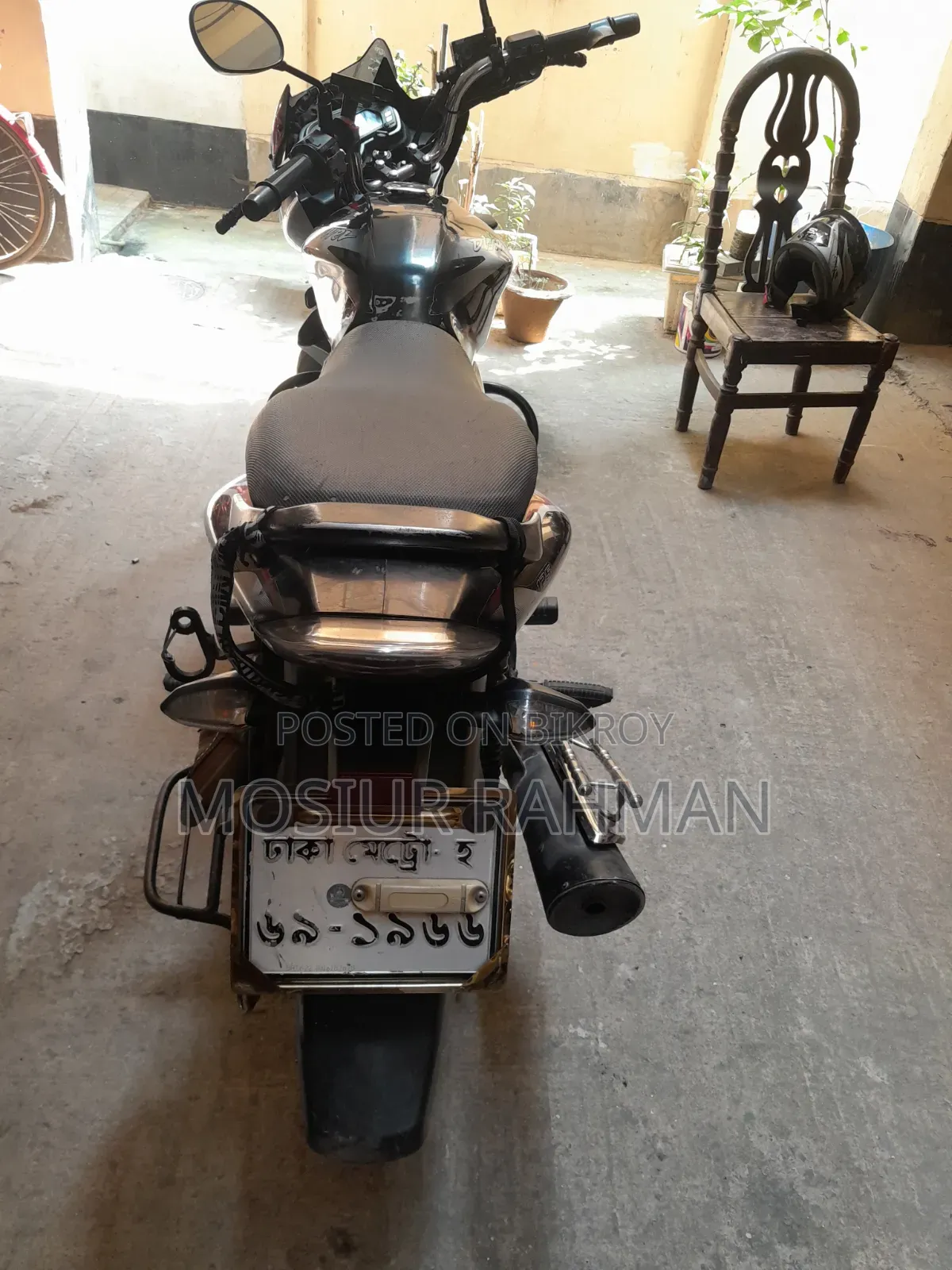 বাজাজ ডিসকভার ১২৫ ২০২১ ব্ল্যাক