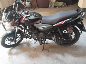 বাজাজ ডিসকভার ১২৫ ২০২১ ব্ল্যাক