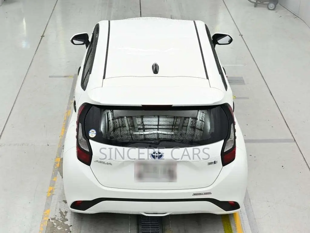 Toyota Aqua २०२১ সাদা