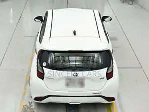 Toyota Aqua २०२১ সাদা