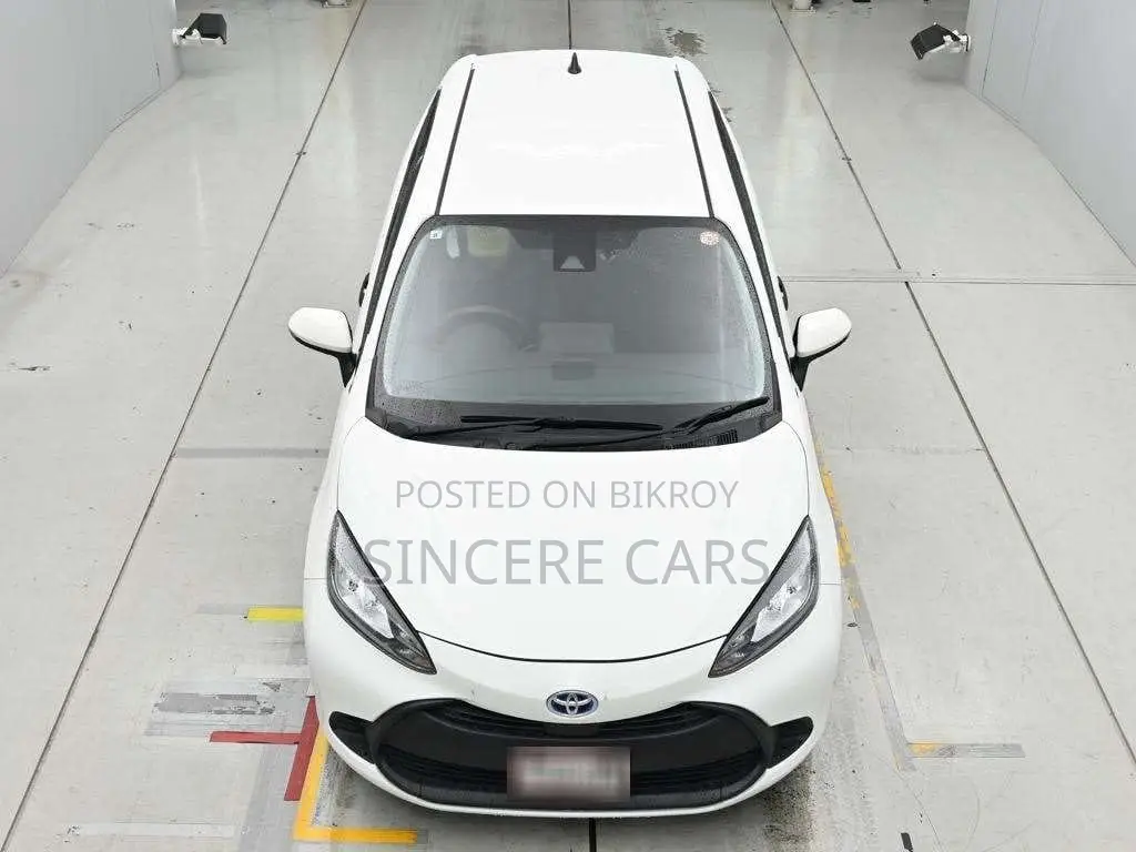 Toyota Aqua २०२১ সাদা