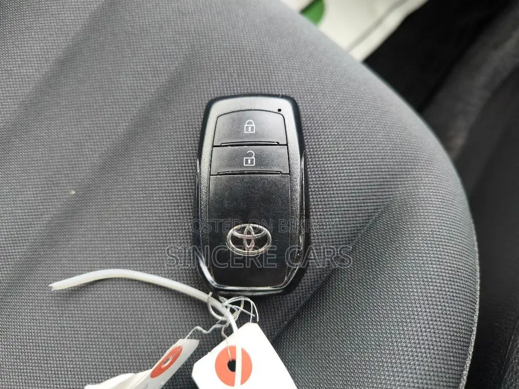 Toyota Aqua २०२১ সাদা