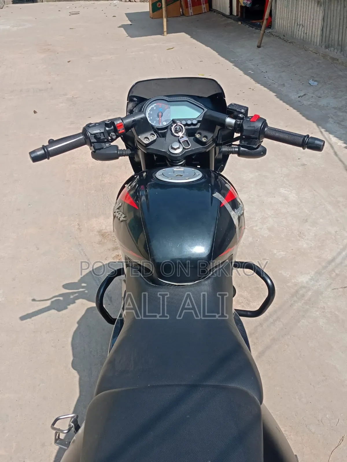 নতুন বাজাজ পালসার ১৫০ ২০২২ কালো