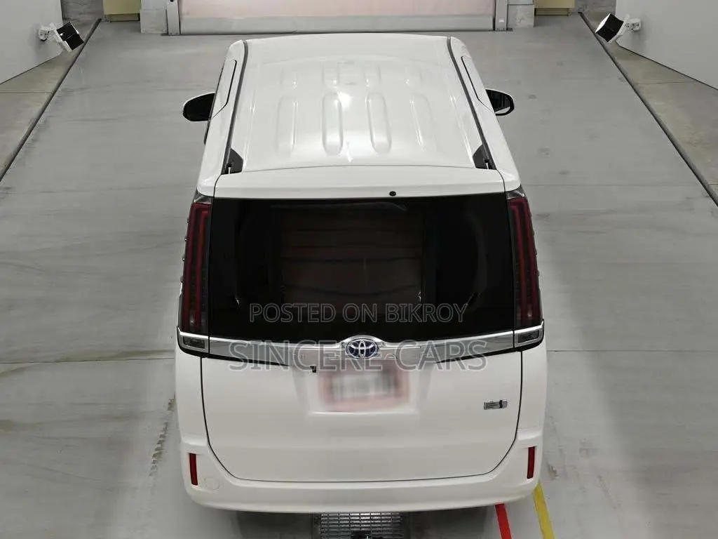 Toyota Noah 2021 Pearl