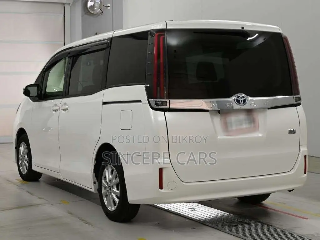 Toyota Noah 2021 Pearl