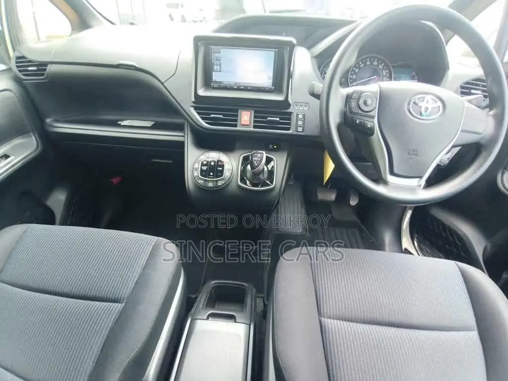 Toyota Noah 2021 Pearl