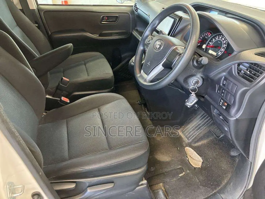 Toyota Noah 2021 Pearl