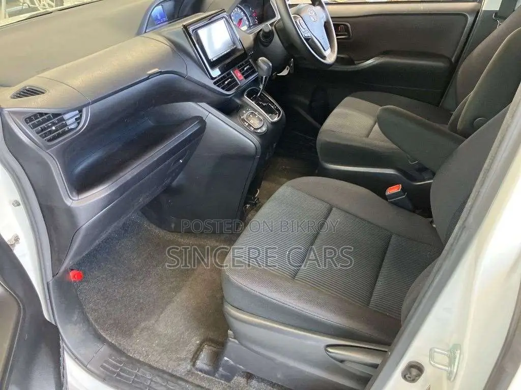 Toyota Noah 2021 Pearl