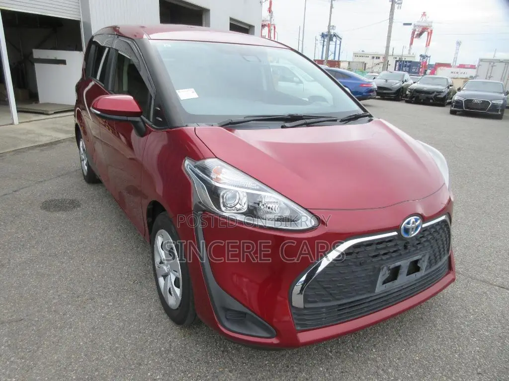 Toyota Sienta 2021 Red