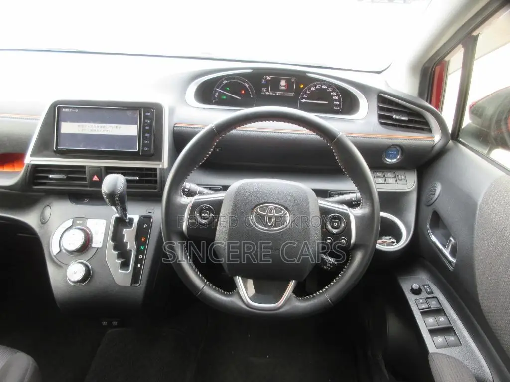 Toyota Sienta 2021 Red