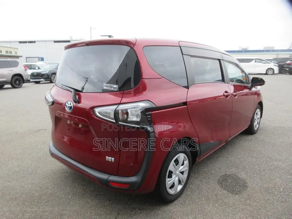 Toyota Sienta 2021 Red