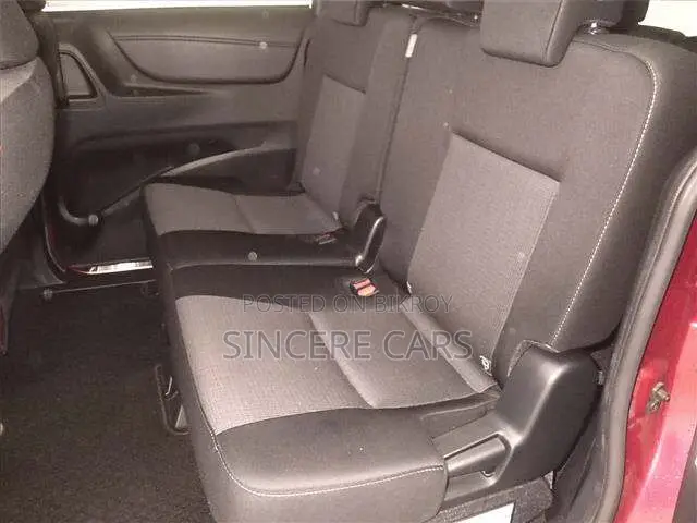 Toyota Sienta 2021 Red