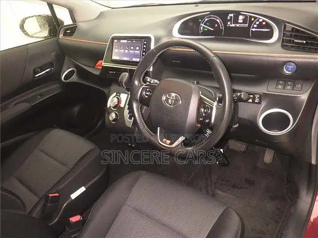 Toyota Sienta 2021 Red