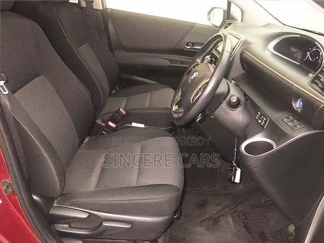 Toyota Sienta 2021 Red