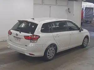 টয়োটা করোল্লা ফিল্ডার ২০২১ সাদা