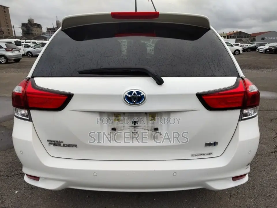 Toyota Corolla Fielder 2021 White