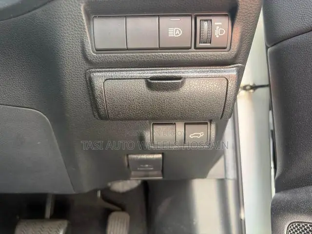 টয়োটা করোল্লা ক্রস ২০২২ পার্ল