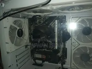 Desktop Computer Asus 8GB AMD Ryzen 5 SSD 256GB