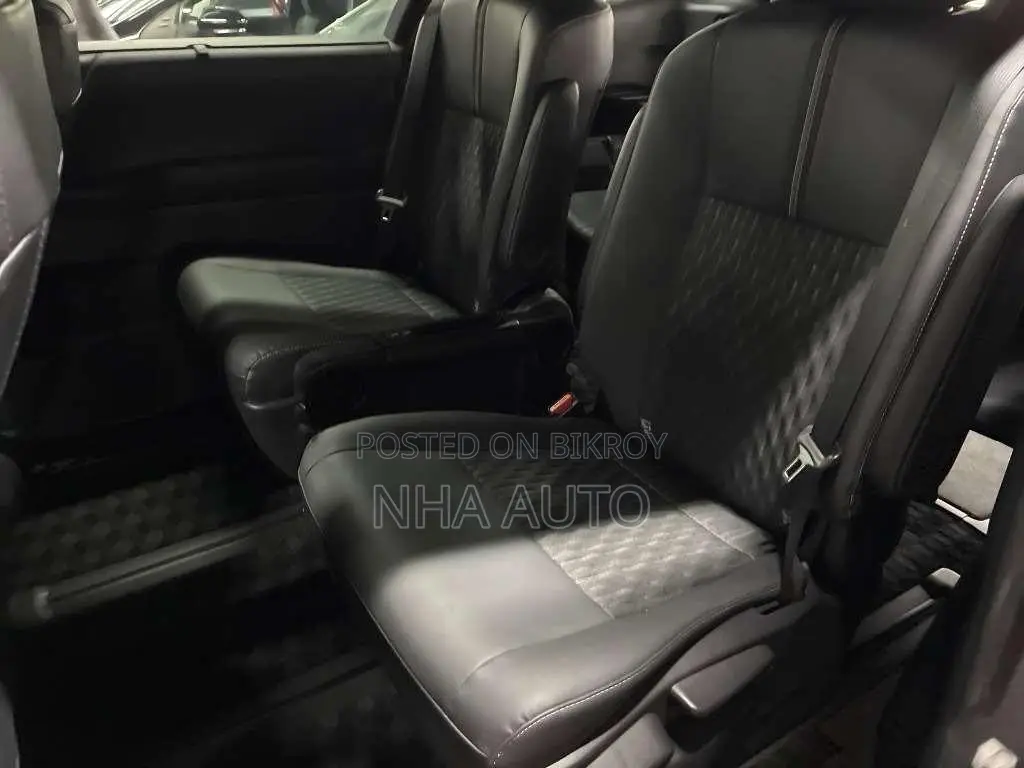 Toyota Noah 2022 Red