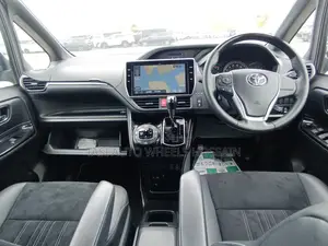 Toyota Esquire 2.0 All-Wheel Drive 7-Seater 2021 Black