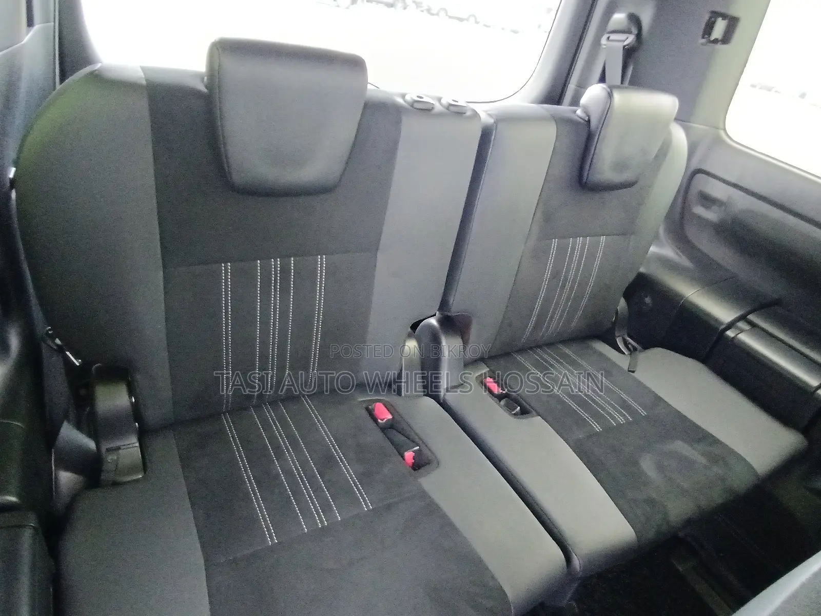 Toyota Esquire 2.0 All-Wheel Drive 7-Seater 2021 Black
