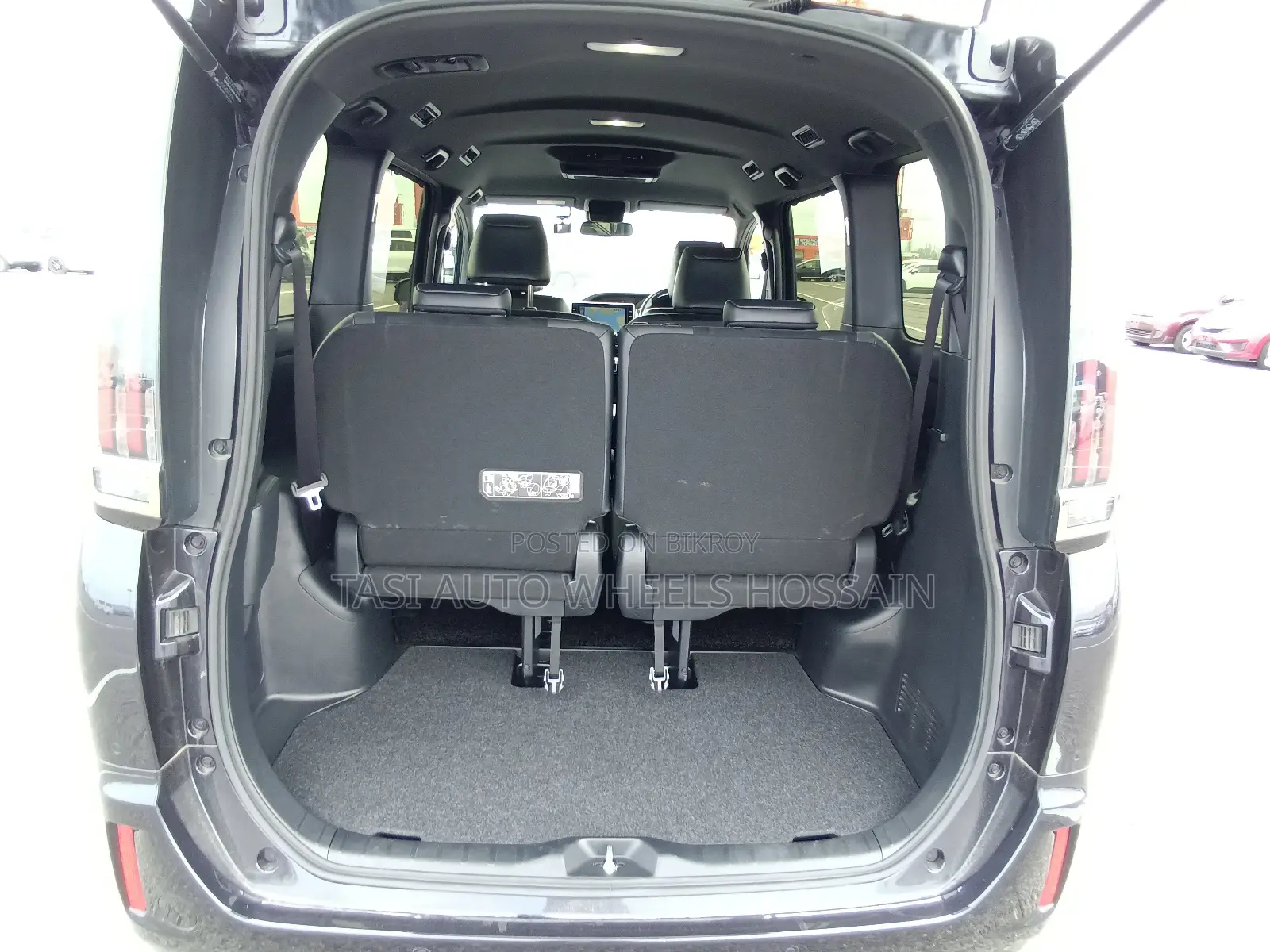 Toyota Esquire 2.0 All-Wheel Drive 7-Seater 2021 Black