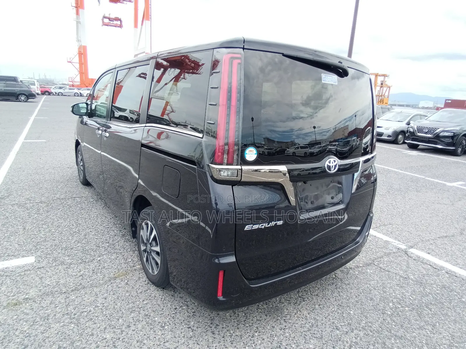 Toyota Esquire 2.0 All-Wheel Drive 7-Seater 2021 Black